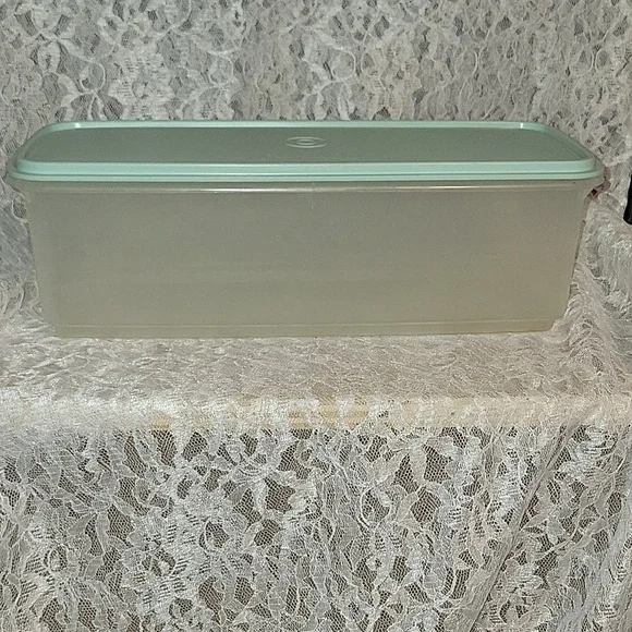 Tupperware: Large Container - Picture 3 of 8